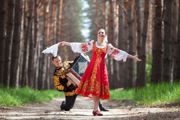 couple in traditional russian dress